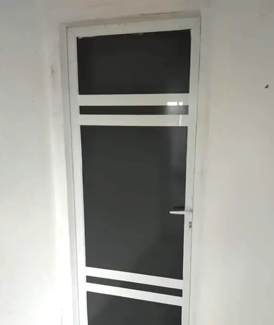 Pemasangan Pintu Aluminium Villa Bukit Indah Surabaya 05